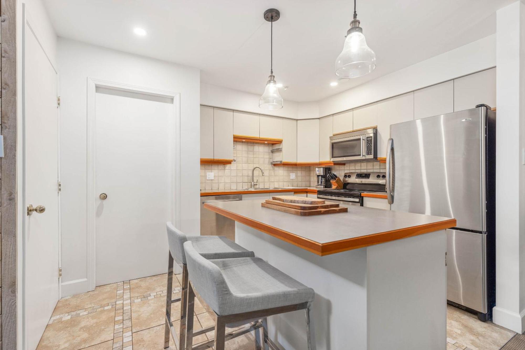 Foxglove By Premier Apartment